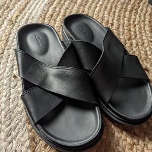 NEW Clarks Women's Trace Cross Slides Sandals Black Slip On Size 7.5